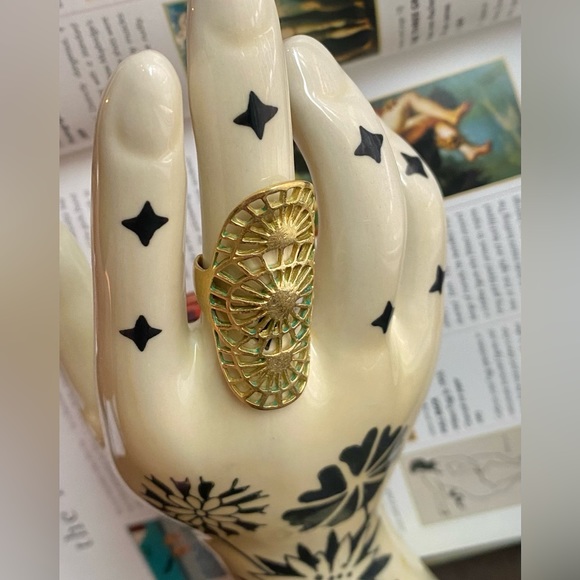 SOLD | Brass Floral Sunburst Cutout Adjustable Ring - Picture 3 of 4